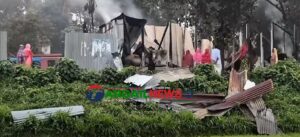 গোপালপুরের গুলিপেঁচায় প্রতিমন্ত্রীর গ্রামে হামলা ও অগ্নিসংযোগ ॥ একজন নিহত