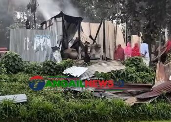 গোপালপুরের গুলিপেঁচায় প্রতিমন্ত্রীর গ্রামে হামলা ও অগ্নিসংযোগ ॥ একজন নিহত