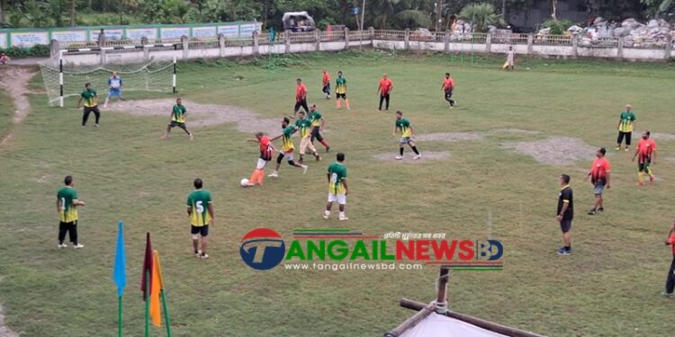 টাঙ্গাইলে বিশ্বকাপ উপলক্ষে ফোরটি আপ ব্রাদার্স ক্লাবের প্রীতি ফুটবল ম্যাচ অনুষ্ঠিত