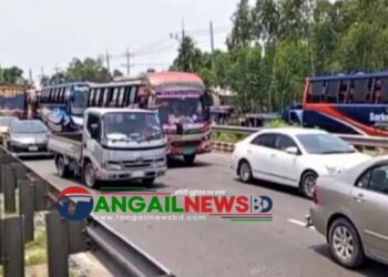ঈদ শেষে কর্মস্থলে ফেরায় টাঙ্গাইল মহাসড়কে যানবাহনের চাপ