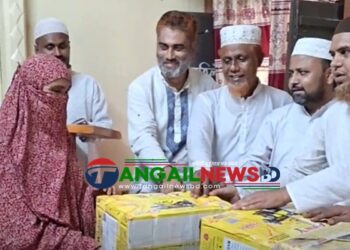মির্জাপুরে যুবক-যুবতীদের মাঝে সেলাই মেশিন বিতরণ