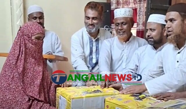 মির্জাপুরে যুবক-যুবতীদের মাঝে সেলাই মেশিন বিতরণ