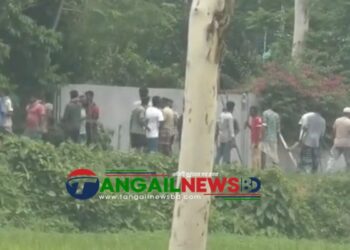 গোপালপুরে ১৪৪ ধারা উপেক্ষা করে কয়েক দুই গ্রামের আবারো সংঘর্ষ, হামলা, ভাঙচুর ও অগ্নিসংযোগ