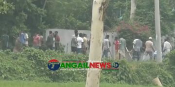 গোপালপুরে ১৪৪ ধারা উপেক্ষা করে কয়েক দুই গ্রামের আবারো সংঘর্ষ, হামলা, ভাঙচুর ও অগ্নিসংযোগ