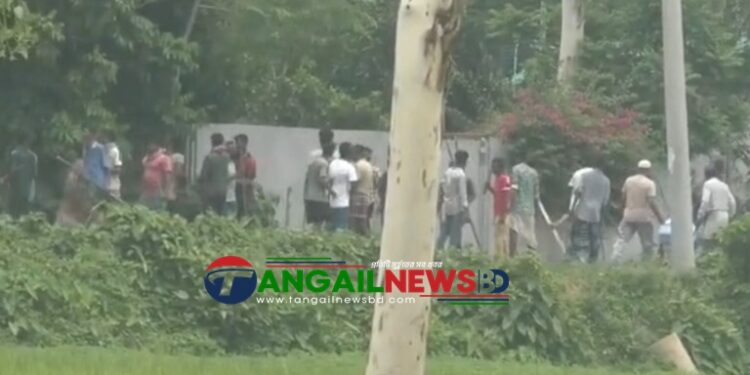 গোপালপুরে ১৪৪ ধারা উপেক্ষা করে কয়েক দুই গ্রামের আবারো সংঘর্ষ, হামলা, ভাঙচুর ও অগ্নিসংযোগ