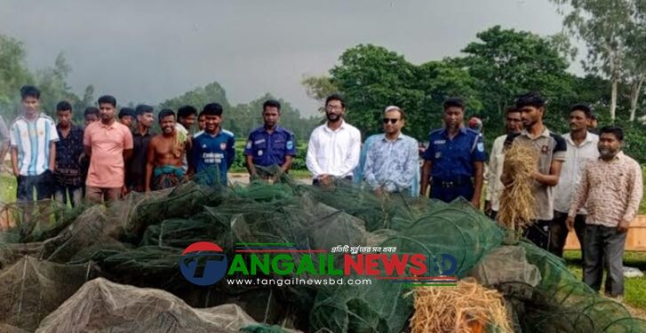 গোপালপুরে ঝিনাই নদীতে অবৈধ চায়না জাল বিরোধী অভিযান