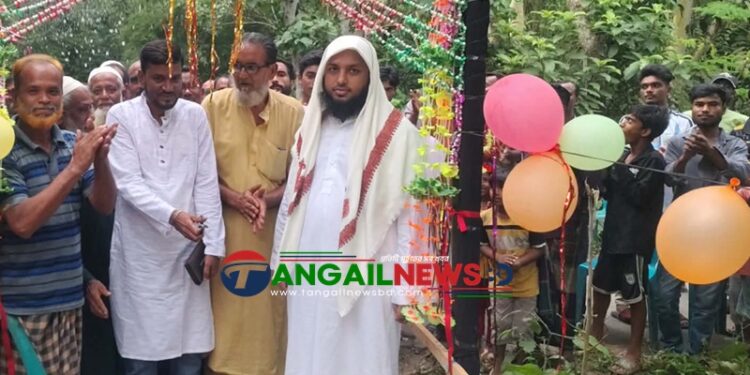 ব্যক্তি অর্থায়নে গোপালপুরের দক্ষিণ বিলডগা খালে কাঠের সেতু নির্মাণ