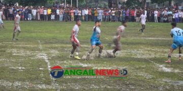 জেলা প্রশাসক গোল্ডকাপ ফুটবল টুর্নামেন্টে ধনবাড়ী-গোপালপুরের খেলা গোলশূন্য