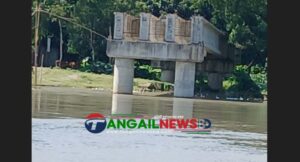 কালিহাতীর জোকারচরে সেতুর কাজ দীর্ঘদিন মুখ থুবরে পড়ে আছে