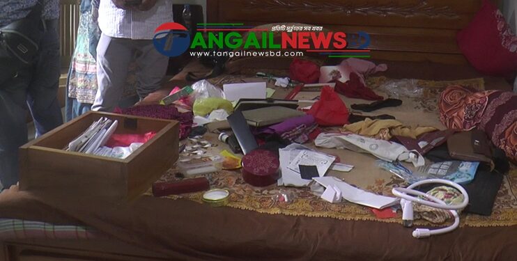 দেলদুয়ারে গ্রিল কেটে ঘরের স্বর্ণালংকারসহ প্রায় ২২ লাখ টাকার মালামাল চুরি