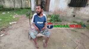 গোপালপুরে ২০ বছর ধরে পরিত্যক্ত ভবনে জীবনযাপন শারীরিক প্রতিবন্ধী আনোয়ারের