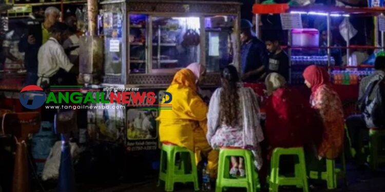 টাঙ্গাইল শহরজুড়ে বাড়ছে ফুড কার্ট সংস্কৃতি