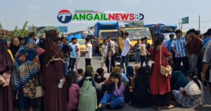 শিক্ষা মন্ত্রীর পদত্যাগের দাবিতে টাঙ্গাইলে ঢাকা-যমুনা সেতু মহাসড়ক অবরোধ