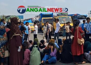 শিক্ষা মন্ত্রীর পদত্যাগের দাবিতে টাঙ্গাইলে ঢাকা-যমুনা সেতু মহাসড়ক অবরোধ