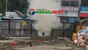 এলেঙ্গায় ফ্লাইওভারের পাইলিংয়ের সময় গ্যাসের প্রধান পাইপলাইনে ফাটল