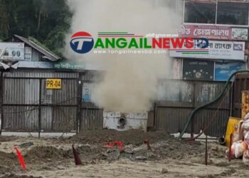 এলেঙ্গায় ফ্লাইওভারের পাইলিংয়ের সময় গ্যাসের প্রধান পাইপলাইনে ফাটল