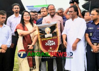 টাঙ্গাইলে জেলা প্রশাসক গোল্ডকাপ ফুটবল টুর্নামেন্টের উদ্বোধন