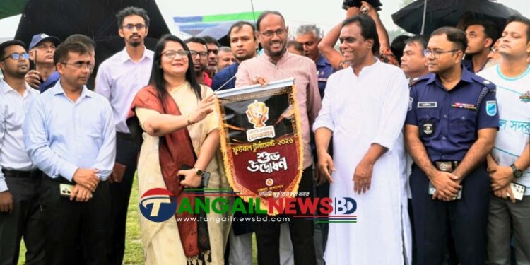 টাঙ্গাইলে জেলা প্রশাসক গোল্ডকাপ ফুটবল টুর্নামেন্টের উদ্বোধন