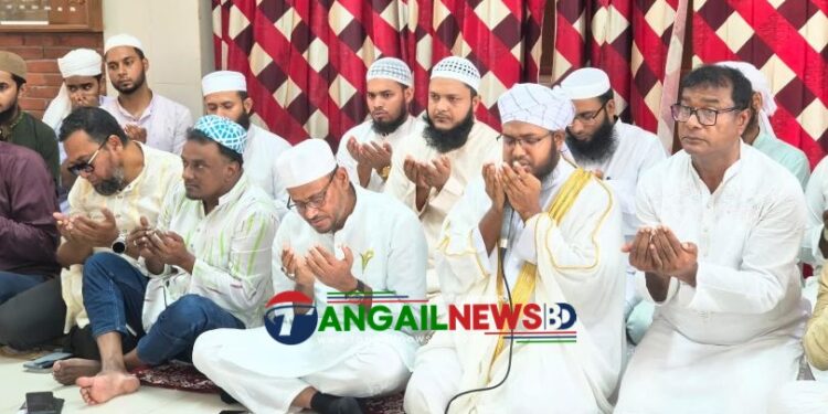 টাঙ্গাইলে মাদরাসা-এতিমখানার শিক্ষার্থীদের খাবার খাওয়ালেন প্রতিমন্ত্রী