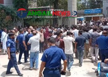 ওষুধ কেলেঙ্কারিতে জড়িতদের শাস্তির দাবিতে ঘাটাইল থানা ও হাসপাতাল ঘেরাও