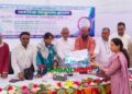 টাঙ্গাইলে প্রয়াত বাস-মিনিবাস মালিকদের পরিবারকে আর্থিক অনুদান প্রদান
