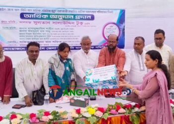 টাঙ্গাইলে প্রয়াত বাস-মিনিবাস মালিকদের পরিবারকে আর্থিক অনুদান প্রদান