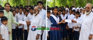 সখীপুরে এসএসসি পাশের মিষ্টির টাকায় সহপাঠীর ক্যান্সারাক্রান্ত মায়ের পাশে শিক্ষার্থীরা