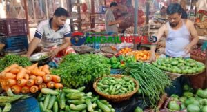 টাঙ্গাইলের বাজারে ভোজ্যতেল, চিনি, ময়দা ও ডিমসহ কয়েকটি পণ্যের চাপে ক্রেতারা