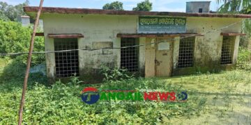 পানিতে তলিয়ে আছে মির্জাপুরের কুমারজানী কমিউনিটি ক্লিনিক ॥ নেই স্বাস্থ্যসেবা