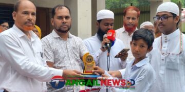 ঘাটাইলে টানা ৪০ দিন জামাতে নামাজ আদায়কারী শিক্ষার্থীদের ক্রেস্ট বিতরণ