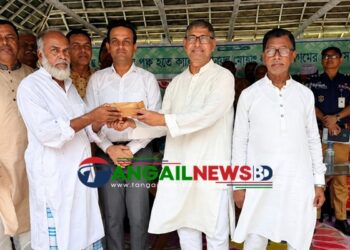সখীপুরে সেই মায়ের পরিবারের হাতে প্রধানমন্ত্রীর নগদ ২ লাখ টাকা প্রদান