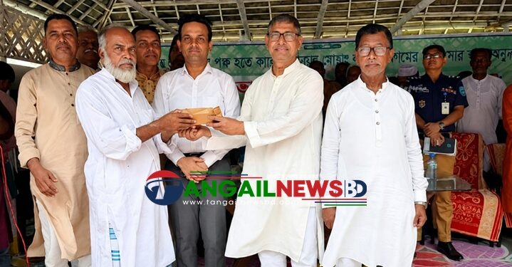 সখীপুরে সেই মায়ের পরিবারের হাতে প্রধানমন্ত্রীর নগদ ২ লাখ টাকা প্রদান