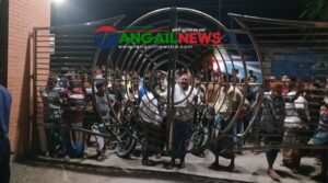 সিসা কারখানা বন্ধের দাবিতে কালিহাতী থানা ঘেরাও করে বিক্ষুব্ধ জনগন