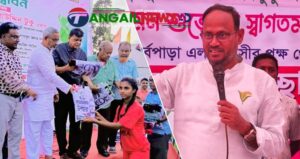 টাঙ্গাইলে অনূর্ধ্ব-১৪ নারী ফুটবলারদের তাঁতের শাড়ি উপহার দিলেন প্রতিমন্ত্রী টুকু