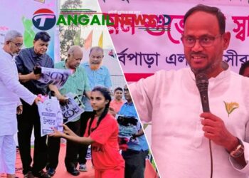 টাঙ্গাইলে অনূর্ধ্ব-১৪ নারী ফুটবলারদের তাঁতের শাড়ি উপহার দিলেন প্রতিমন্ত্রী টুকু