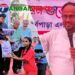 টাঙ্গাইলে অনূর্ধ্ব-১৪ নারী ফুটবলারদের তাঁতের শাড়ি উপহার দিলেন প্রতিমন্ত্রী টুকু