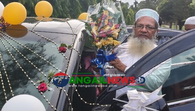 সখীপুরে টানা ৩০ বছর শিক্ষকতা শেষে রাজকীয় আয়োজনে বাড়ি ফিরলেন শিক্ষক