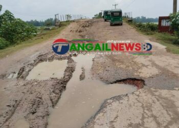 ঘাটাইলে চার বছরে শেষ হয়নি ব্রিজের কাজ ॥ ভোগন্তিতে ৪০ গ্রামের মানুষ