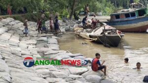 নদী ভাঙনরোধে দেলদুয়ারে জিও ব্যাগে স্থাপনে সড়ক পূণ:নির্মানের ব্যবস্থা