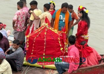 যমুনার তীরে বেহুলা ভাসান ও হারিয়ে যেতে বসা ঐতিহ্যের জীবন্ত আয়োজন