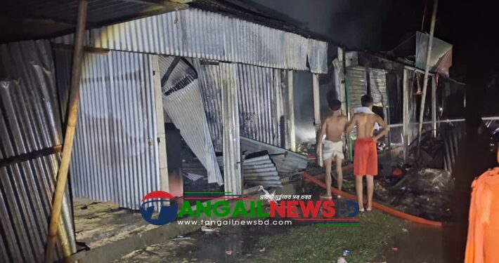 কালিহাতীতে অগ্নিকাণ্ডে পুড়ল ৬ দোকান ॥ ক্ষতি সাড়ে ১৬ লাখ টাকা