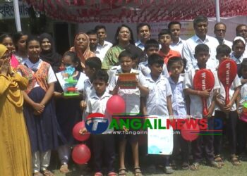 টাঙ্গাইলে শ্রবণ ও বাক্ প্রতিবন্ধী শিক্ষার্থীদের বিভিন্ন সামগ্রী বিতরণ