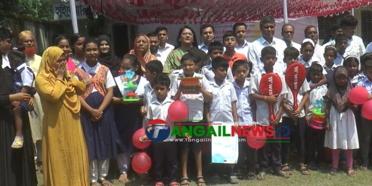 টাঙ্গাইলে শ্রবণ ও বাক্ প্রতিবন্ধী শিক্ষার্থীদের বিভিন্ন সামগ্রী বিতরণ