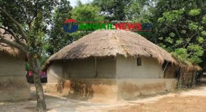 টাঙ্গাইলের পাহাড়ি অঞ্চলে বিলুপ্তির পথে ঐতিহ্যবাহী মাটির ঘর