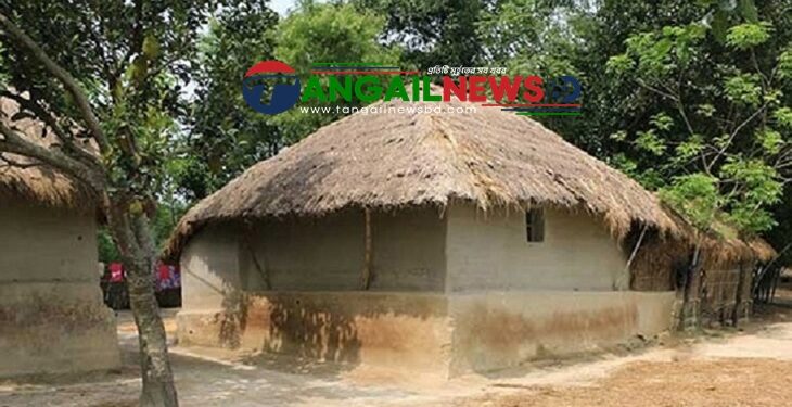 টাঙ্গাইলের পাহাড়ি অঞ্চলে বিলুপ্তির পথে ঐতিহ্যবাহী একটি মাটির ঘর