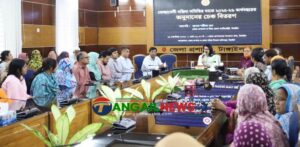 টাঙ্গাইলে ১১২ স্বেচ্ছাসেবী মহিলা সমিতির মাঝে ২৪ লাখ টাকার অনুদানের চেক বিতরণ