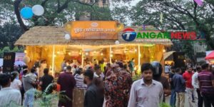 টাঙ্গাইলে ব্যতিক্রমী সুইট ফেস্টিভ্যালে মিষ্টি খাওয়া ও কেনার ধুম পড়েছে