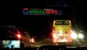 কালিহাতীর এলেঙ্গায় মহাসড়কে গাড়িতে ‘ডাকাত ডাকাত’ বলে চিৎকার ॥ রামদা-রড উদ্ধার