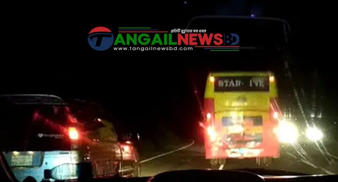 কালিহাতীর এলেঙ্গায় মহাসড়কে গাড়িতে ‘ডাকাত ডাকাত’ বলে চিৎকার ॥ রামদা-রড উদ্ধার