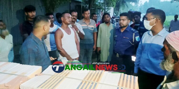 মধুপুরে ভাঙারি ব্যবসায়ীর বাড়ি থেকে ১ টন বিনামূল্যের সরকারি পাঠ্যবই উদ্ধার